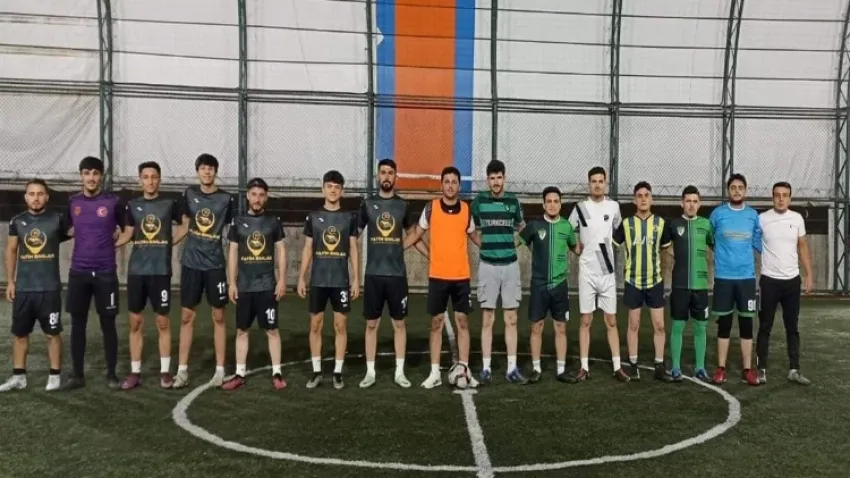 Denizli’de 100. yıl için yeşil sahada buluştular haberinin görseli