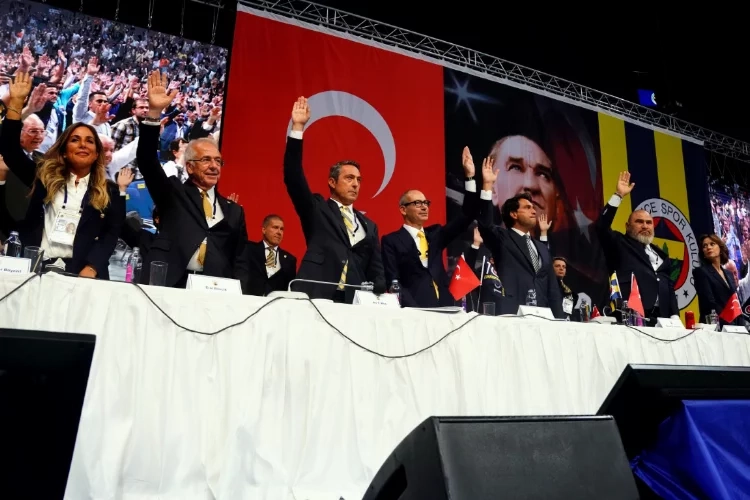 Fenerbahçe'de tarihi karar: Yönetime yetki verildi haberinin görseli