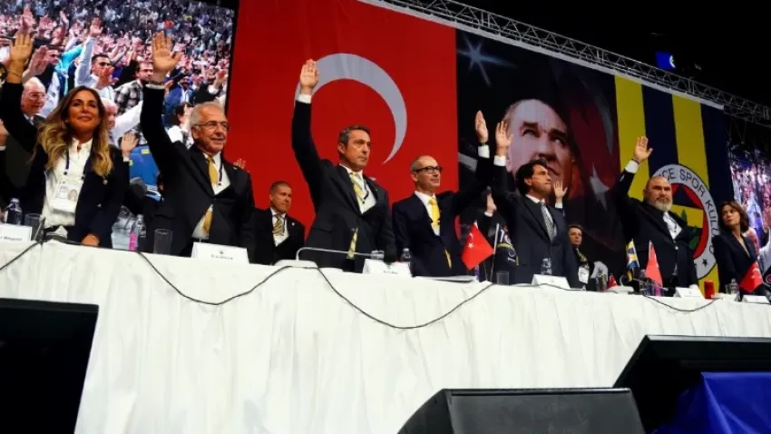Fenerbahçe'de tarihi karar: Yönetime yetki verildi haberinin görseli