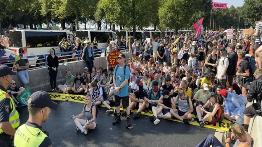 Hollanda'da 2 bin çevreci aktivist gözaltına alındı haberinin görseli