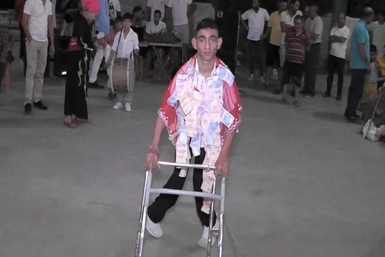 15 yıl sonra döndüğü mahallesinde bakın nasıl karşılandı haberinin görseli