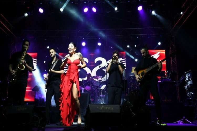 İzmir'de Melek Mosso rüzgarı esti haberinin görseli
