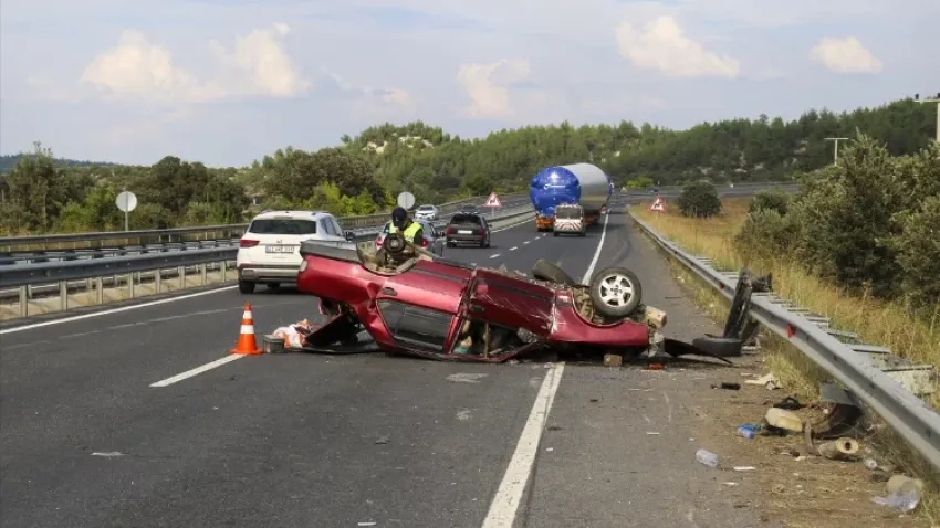 Uşak'ta feci kaza: Ölü ve yaralılar var