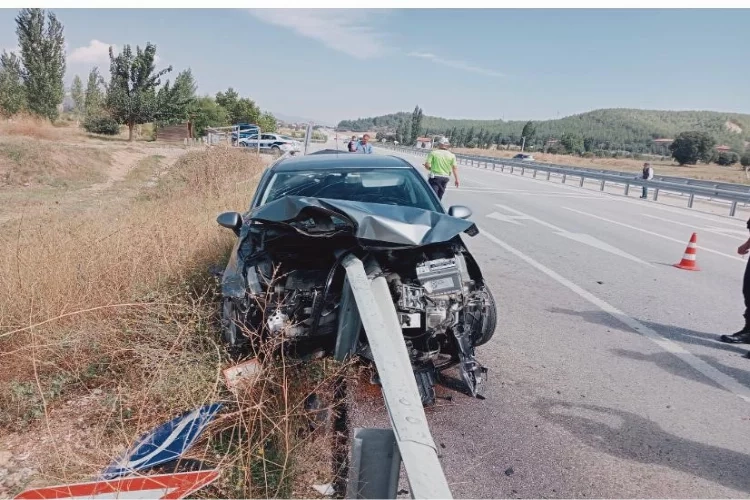 Kütahya'da trafik kazası: 2 yaralı haberinin görseli