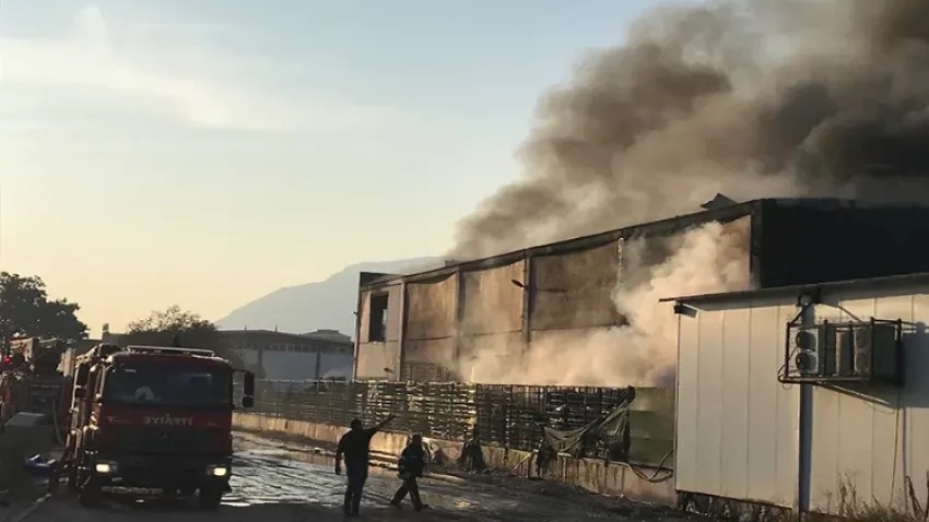 Manisa’da yangın paniği!   haberinin görseli