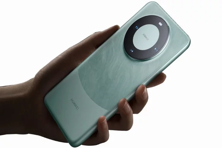 Huawei, yeni model telefonu Mate 60 Pro Plus ile piyasaya bomba gibi bir giriş yaptı! haberinin görseli