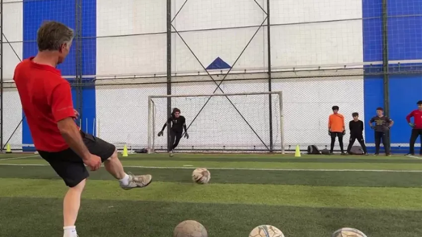 35 yıl sonra futbol sahalarına geri döndü haberinin görseli