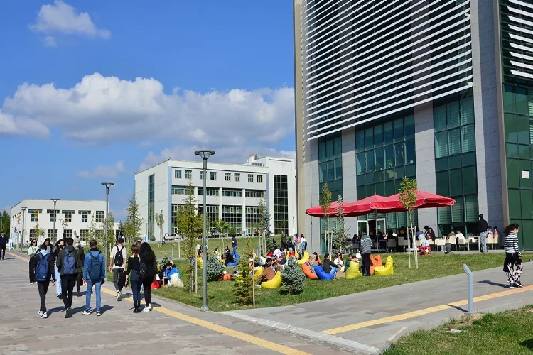Uşak Üniversitesi yeni eğitim öğretim dönemine hazır haberinin görseli