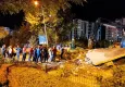 Ağır hasarlı bina yıkımda böyle devrildi