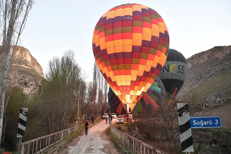 Güney Afrikalı turist kafilesi Soğanlı Vadisi'nde eğlendi