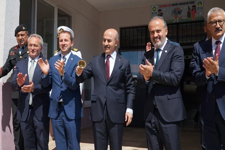 Bursa’da ders zili çaldı çocuklar okula koştu haberinin görseli