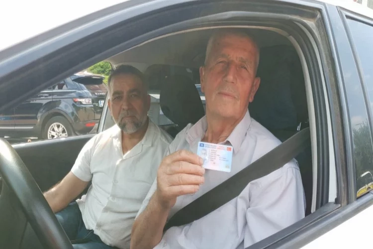 30 kez denedi, 73 yaşında ehliyetini aldı haberinin görseli