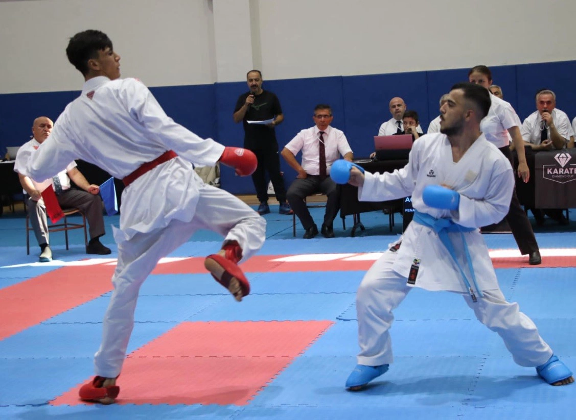 Tavşanlı'da düzenlenen Karate Turnuvası ödül töreni ile sona erdi