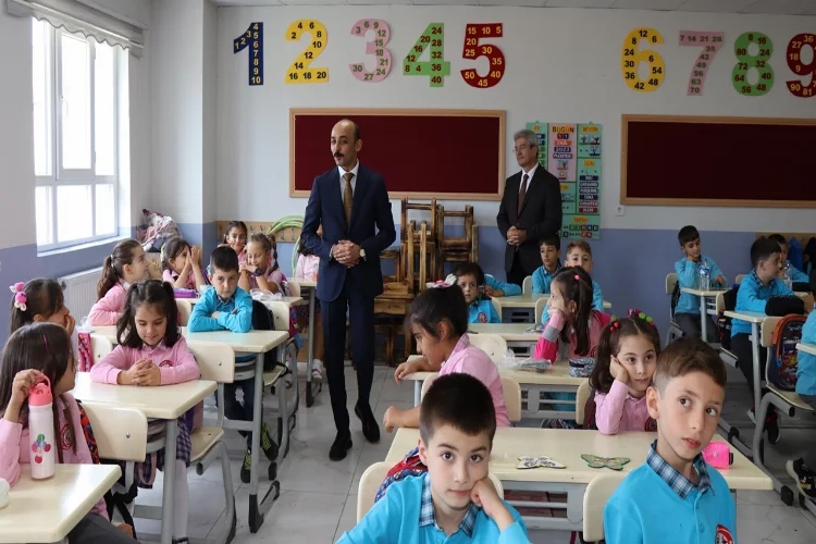 Oltu Kaymakamının ilk programı öğrencilerle oldu haberinin görseli
