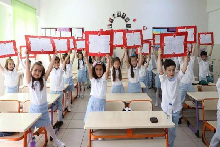 Kütahya'da öğrencilerin okul heyecanı haberinin görseli