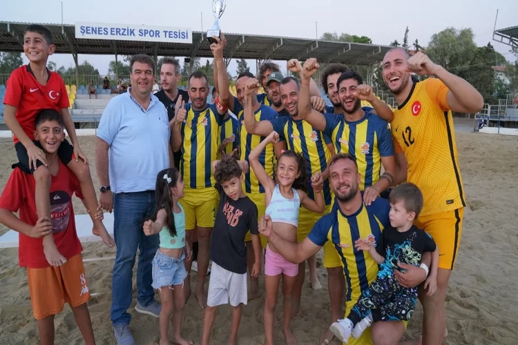 Seferihisar’da plaj futbol takımı, şampiyon oldu haberinin görseli