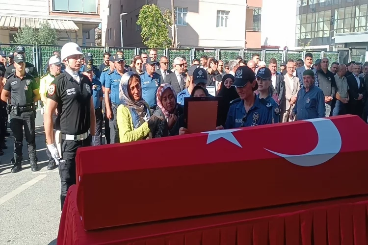 Kalp krizi geçiren bekçi son yolculuğuna uğurlandı haberinin görseli