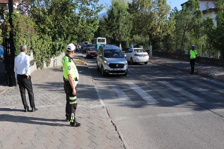 Karabük’te okul önlerinde denetimler arttı