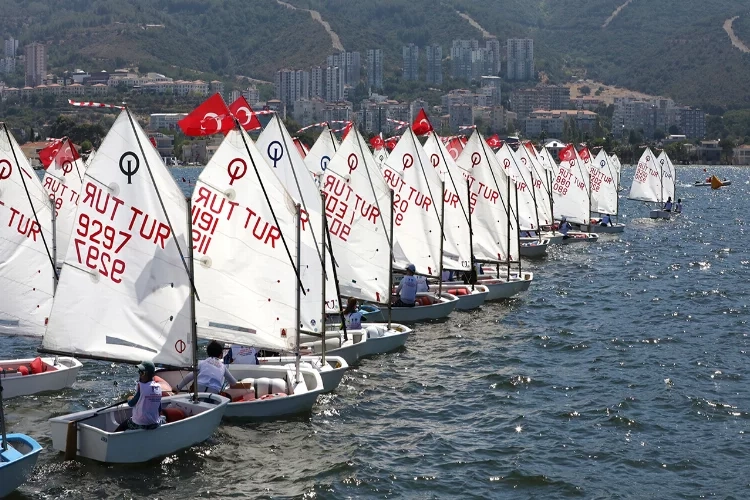 Narlıdere Deniz Festivali'nde yelken gösterisi