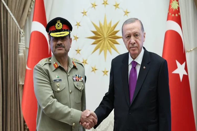 Cumhurbaşkanı Erdoğan, Pakistan Kara Kuvvetleri Komutanı’nı kabul etti haberinin görseli