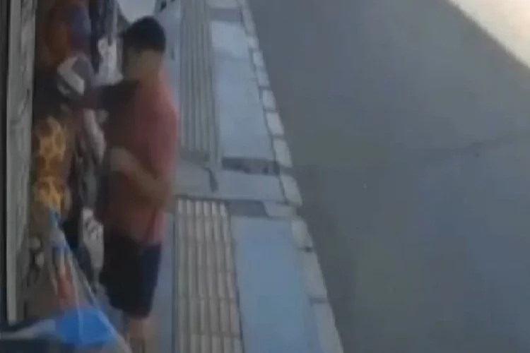 Market iade almayınca futbol toplarını patlattı! haberinin görseli