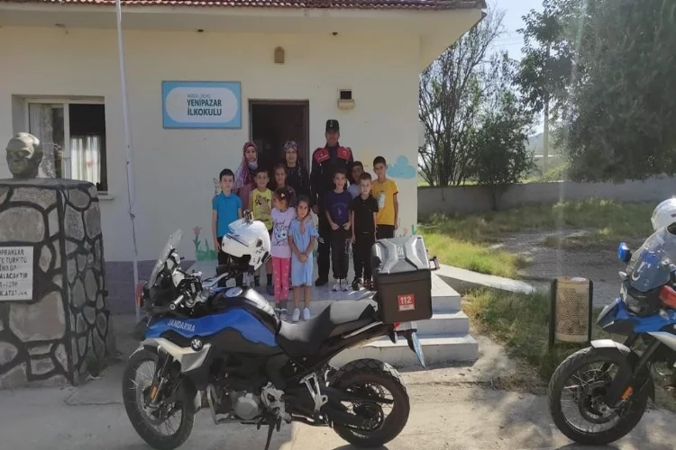 Salihli'de jandarmadan hem eğitim hem denetim haberinin görseli