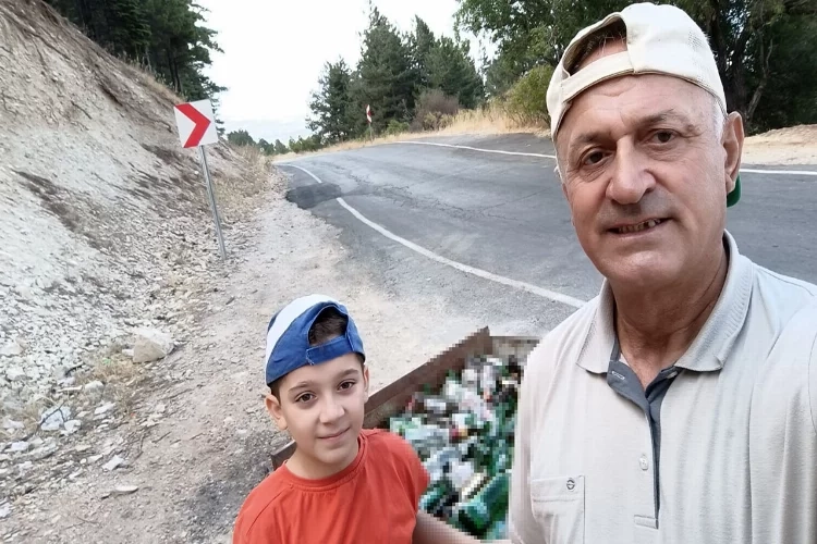 Dede torun el le verdi, dağ yolunu temizlediler