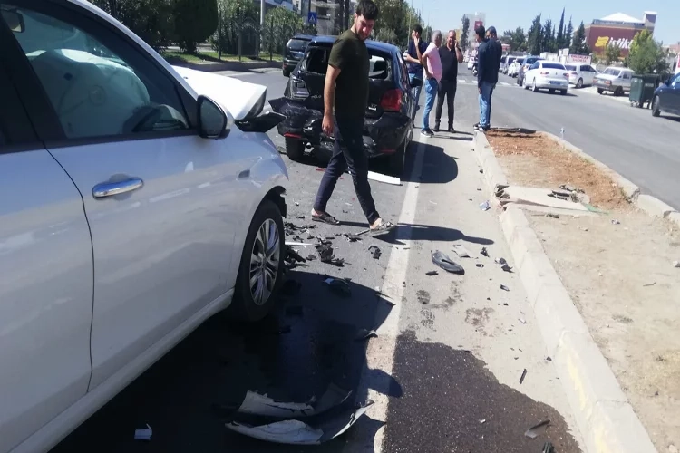 Adıyaman’da, 3 araç kazaya karıştı