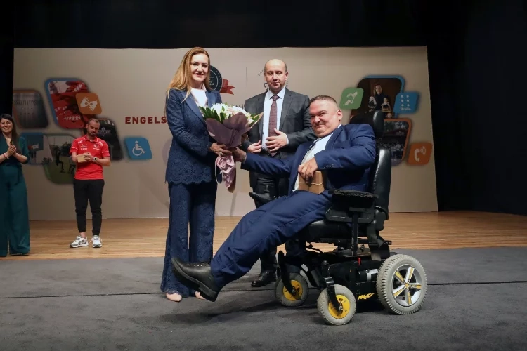 DEÜ'de fırsat eşitliği ön planda haberinin görseli