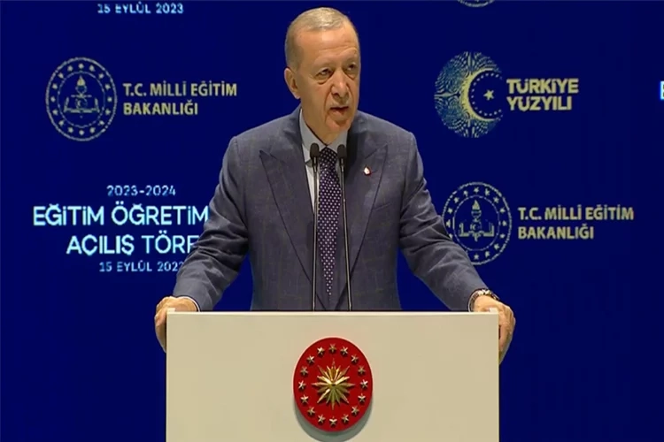 Cumhurbaşkanı Erdoğan duyurdu: Ücretli öğretmenlere zam