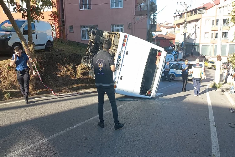 Kocaeli’de feci kaza: İşçi servisi kaldırımda yürüyen anne ve kızına çarptı