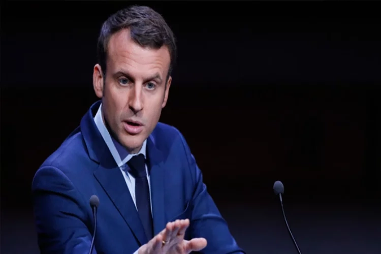 Fransa Cumhurbaşkanı Macron: “Büyükelçimiz Nijer’de rehin tutuluyor” haberinin görseli