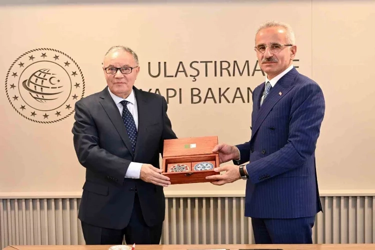 Bakan Abdulkadir  Uraloğlu, Cezayir Büyükelçisi Belan’ı kabul etti haberinin görseli