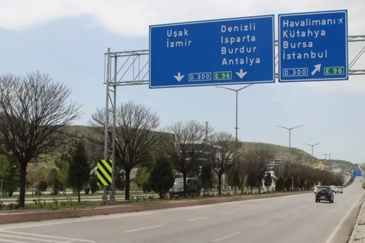 Uşak İzmir arası kaç km mesafe var? Otobüs ve özel araçla kaç saat sürüyor?