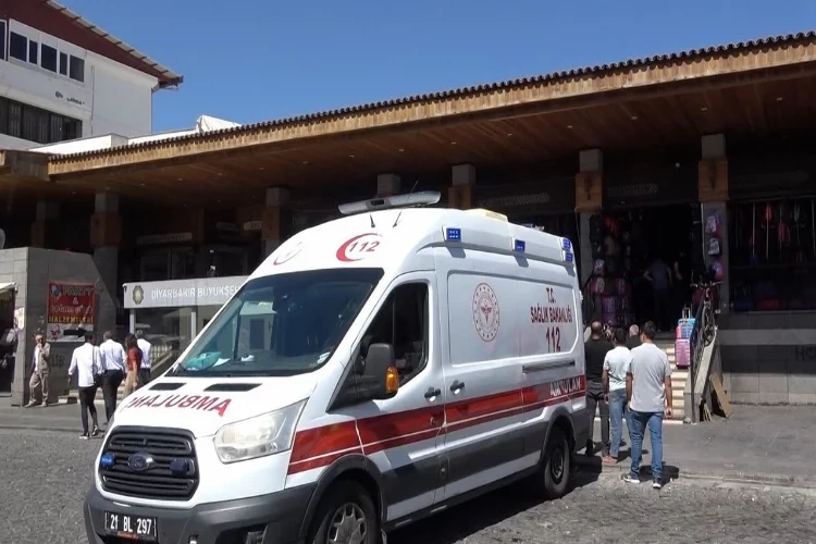 Diyarbakır’da esnaf kavgası: Silahlar havada uçuştu haberinin görseli