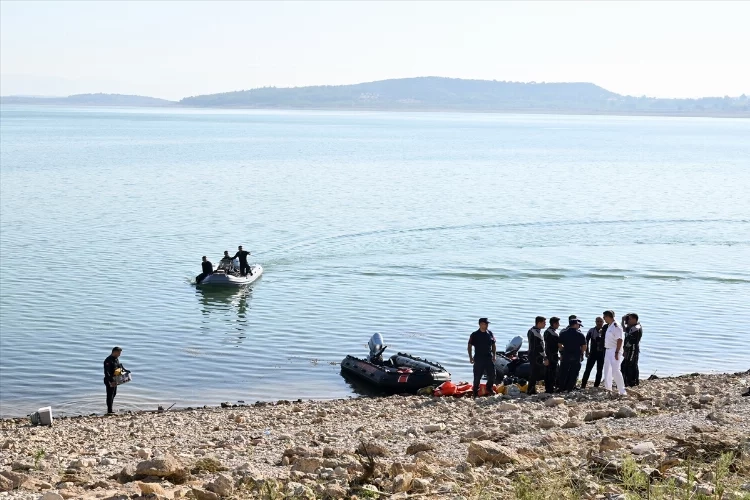 İzmir Menderes'teki orman yangınında helikopter düştü! haberinin görseli