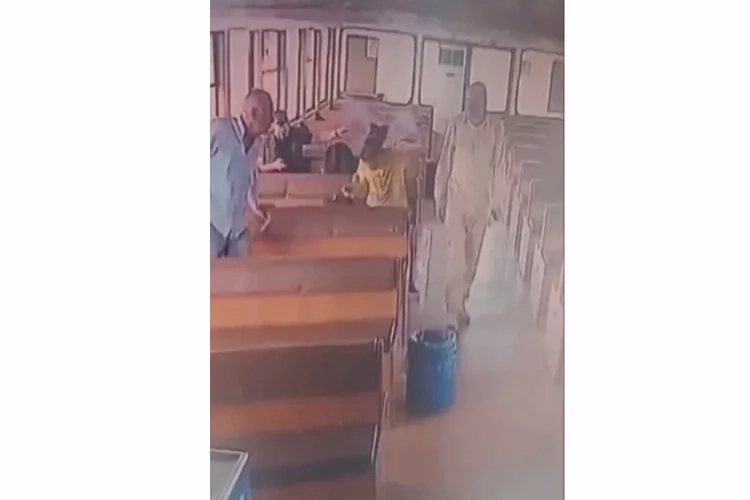 Vapurda korkunç olay! Tanımadığı kişinin saçını yaktı haberinin görseli