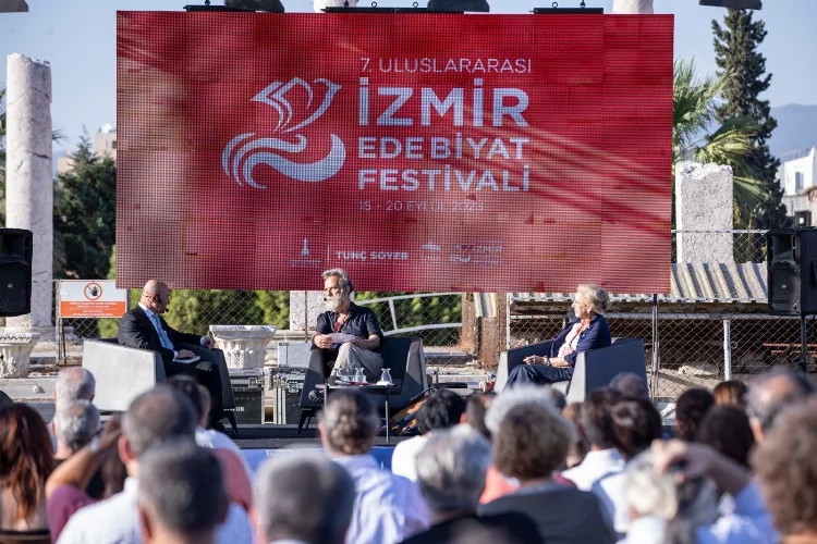 Uluslararası İzmir Edebiyat Festivali tüm heyecanıyla başladı