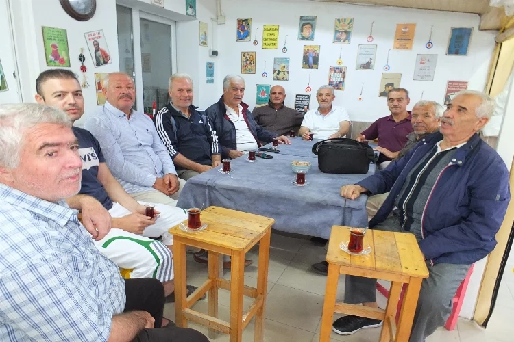Burhaniye'nin en renkli kahvehanesi haberinin görseli