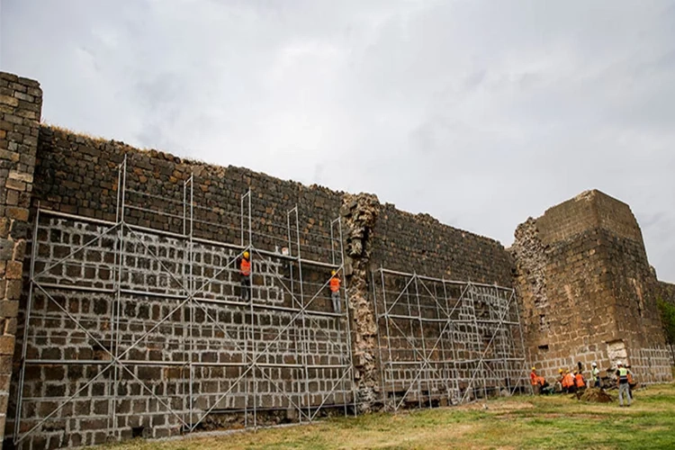 ‘Diyarbakır Surları’ restore ediliyor haberinin görseli