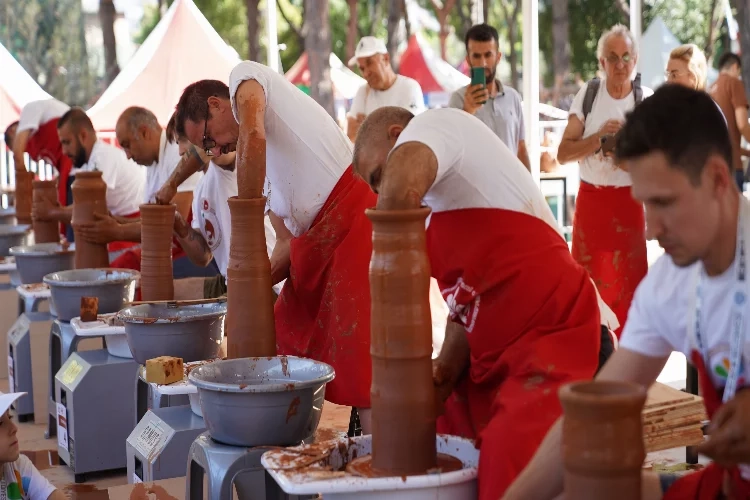 Menemen Çömlek Festivali'nde hünerli eller yarıştı