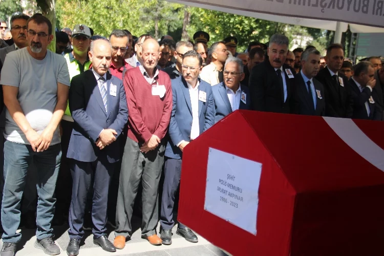 Kayseri'de şehit polis memuru son yolculuğuna uğurlandı haberinin görseli