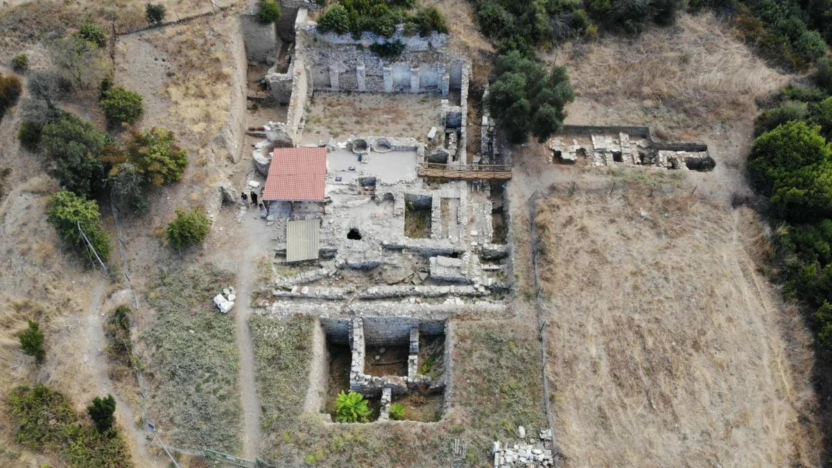Parion Antik Kenti&#039;nde 1950 yıllık Roma Hamamındaki terleme odası restore edildi