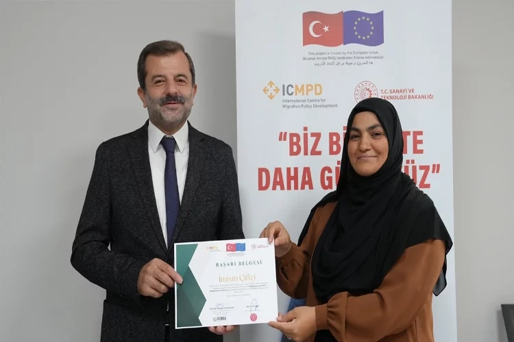 Bursa, eğitimlerle hayatlara dokunuyor haberinin görseli
