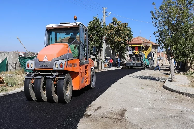 Karaman'da asfalt çalışmaları son gaz devam haberinin görseli