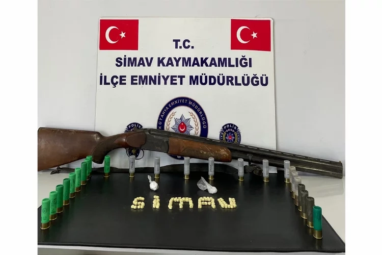 Araçlarında uyuşturucu bulunan 3 kişiden 2’si tutuklandı haberinin görseli