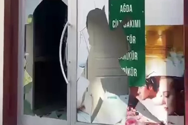 Babsı masaj salonunu bastı: Ortalık savaş alanına döndü haberinin görseli
