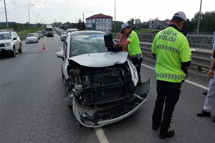 Samsun'da zincirleme kaza: 3 araç birbirine girdi haberinin görseli