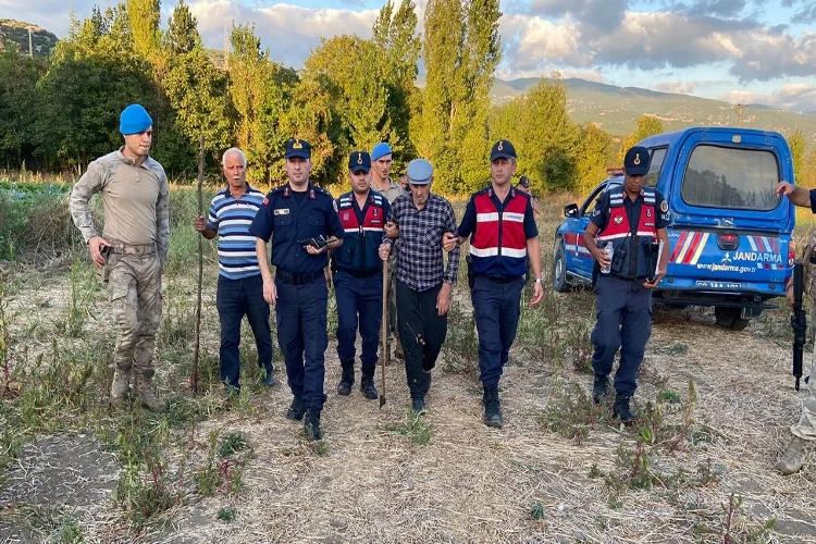Tokat’ta kayıp yaşlı adamı jandarma ekipleri buldu haberinin görseli