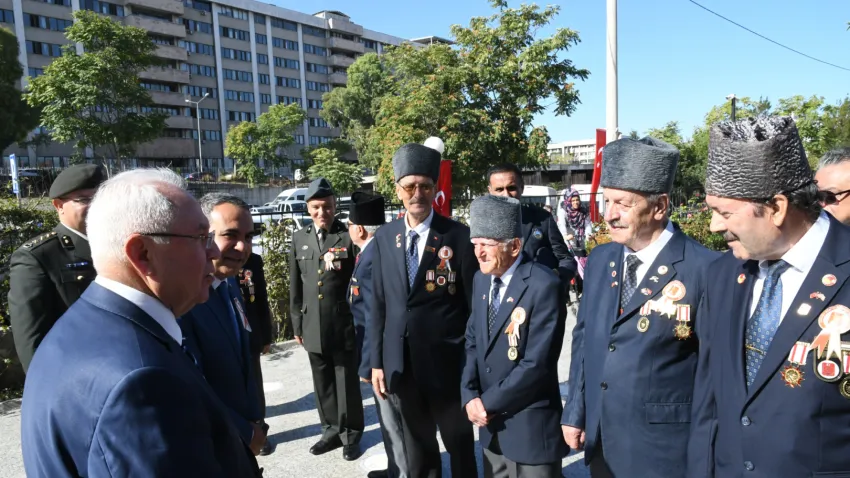 Başkan Selvitopu Gaziler Günü'nü kutladı (1)